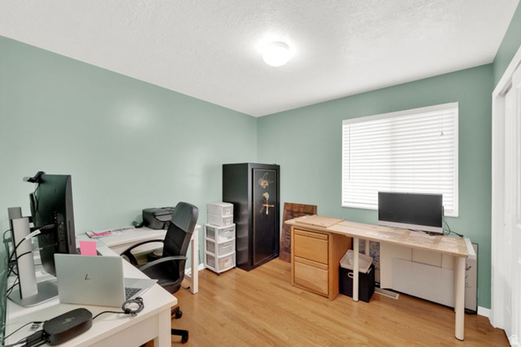 Image 17 of property listing at 5949 W FRAGRANT LN, Herriman, UT 84096