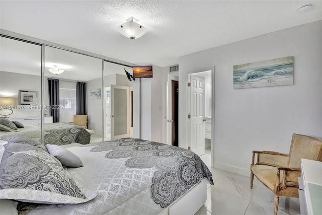 4705 NW 35th Street 501, Lauderdale Lakes, FL 33319