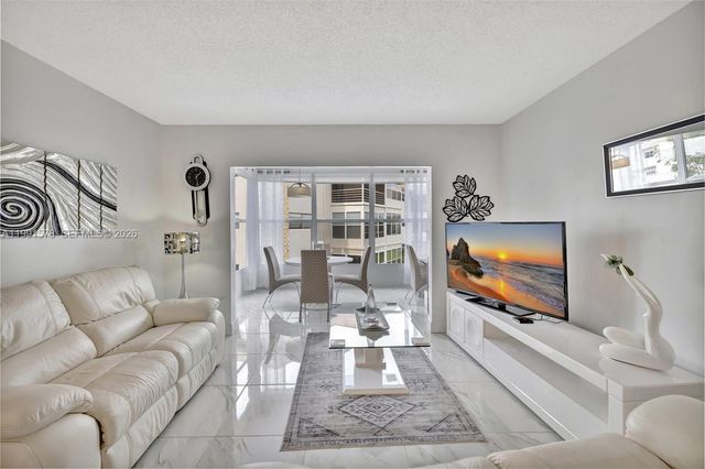 4705 NW 35th Street 501, Lauderdale Lakes, FL 33319