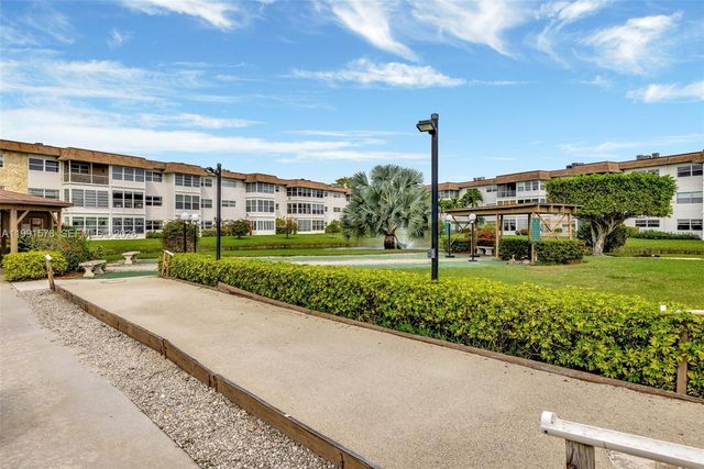 4705 NW 35th Street 501, Lauderdale Lakes, FL 33319