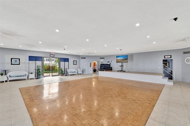 4705 NW 35th Street 501, Lauderdale Lakes, FL 33319