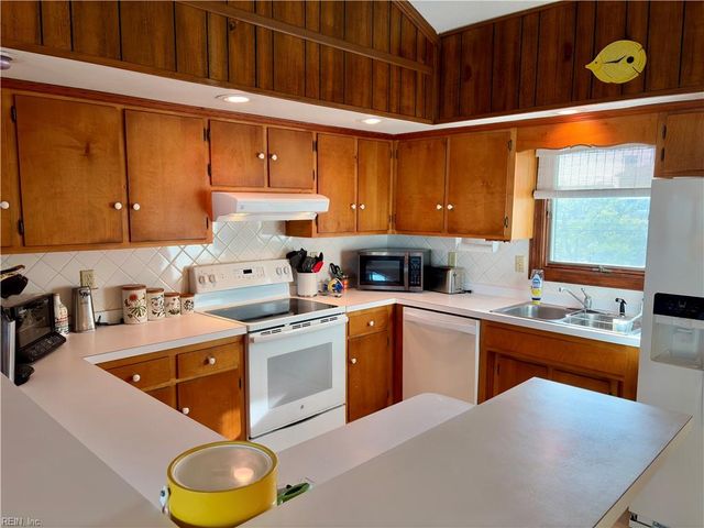 2944 Sandpiper RD, Virginia Beach, VA 23456