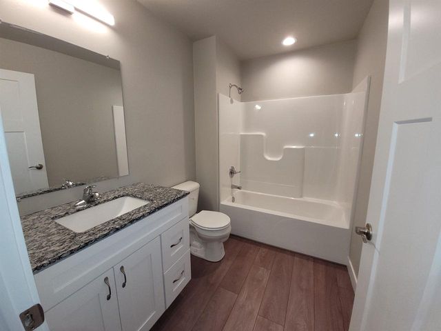 312 E BEACON AVENUE, New London, WI 54961