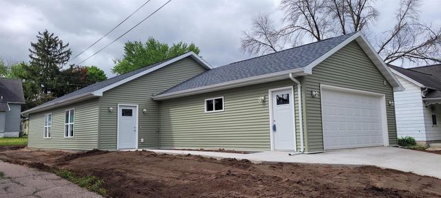312 E BEACON AVENUE, New London, WI 54961
