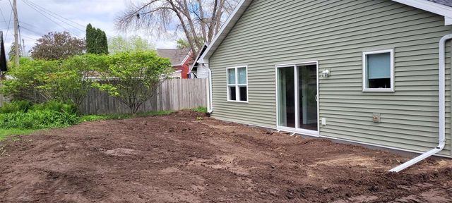 312 E BEACON AVENUE, New London, WI 54961
