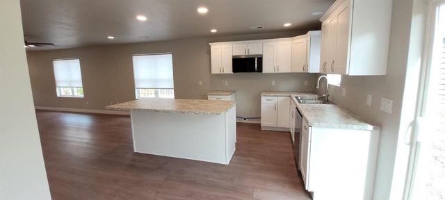 312 E BEACON AVENUE, New London, WI 54961