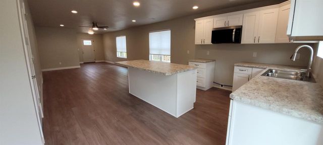 312 E BEACON AVENUE, New London, WI 54961