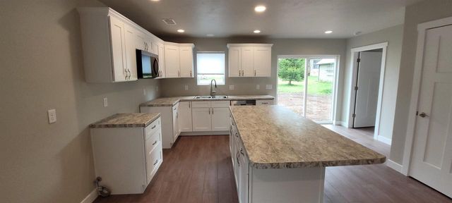 312 E BEACON AVENUE, New London, WI 54961