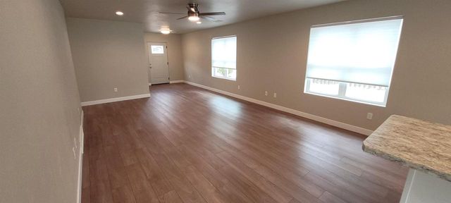 312 E BEACON AVENUE, New London, WI 54961
