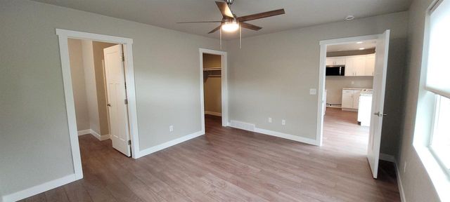 312 E BEACON AVENUE, New London, WI 54961