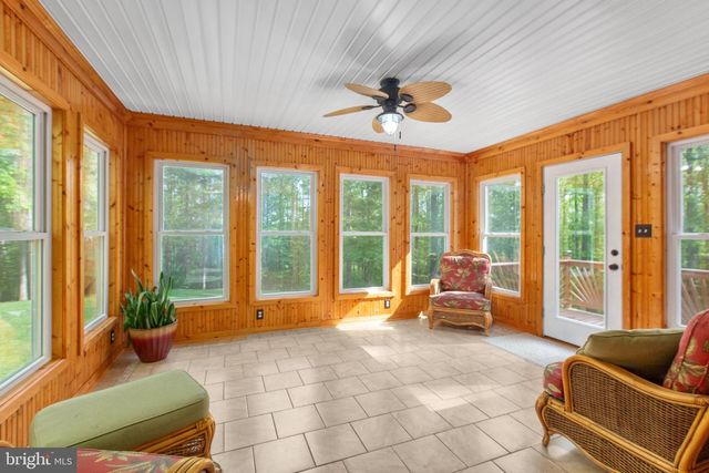 19 CANNON KNOLLS DR, Fredericksburg, VA 22406