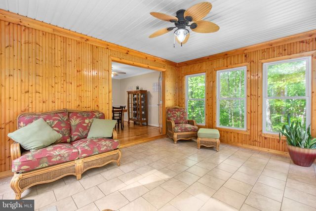 19 CANNON KNOLLS DR, Fredericksburg, VA 22406