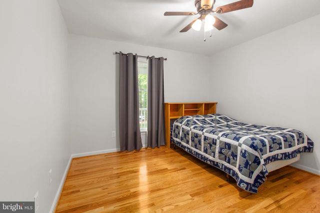 19 CANNON KNOLLS DR, Fredericksburg, VA 22406