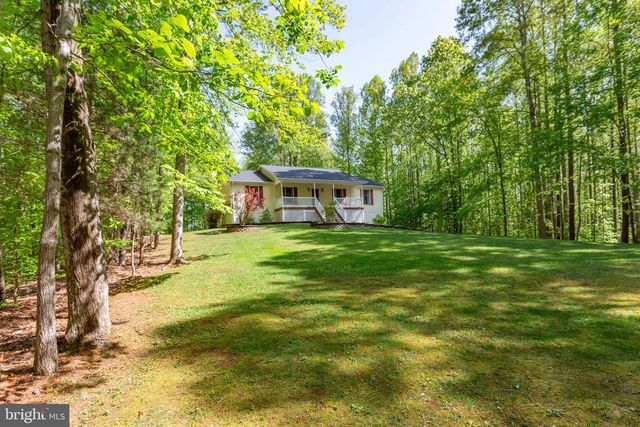 19 CANNON KNOLLS DR, Fredericksburg, VA 22406