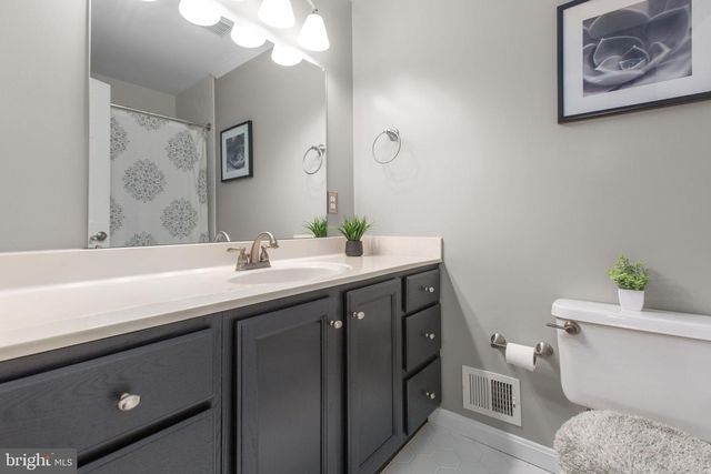 19 CANNON KNOLLS DR, Fredericksburg, VA 22406