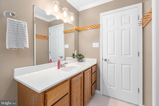 19 CANNON KNOLLS DR, Fredericksburg, VA 22406