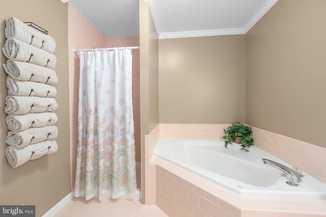 19 CANNON KNOLLS DR, Fredericksburg, VA 22406