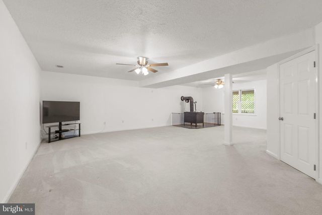 19 CANNON KNOLLS DR, Fredericksburg, VA 22406