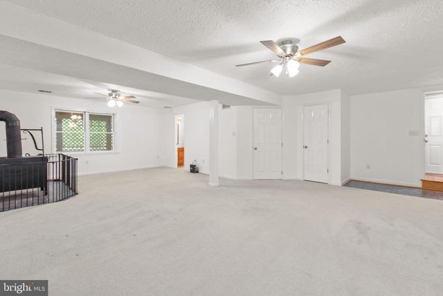19 CANNON KNOLLS DR, Fredericksburg, VA 22406