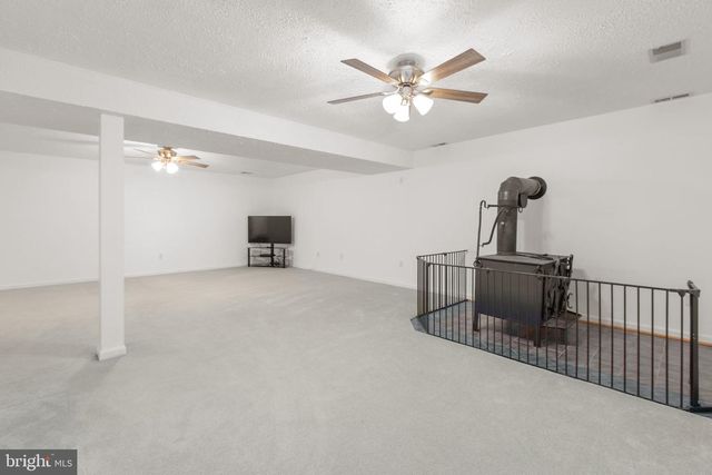 19 CANNON KNOLLS DR, Fredericksburg, VA 22406