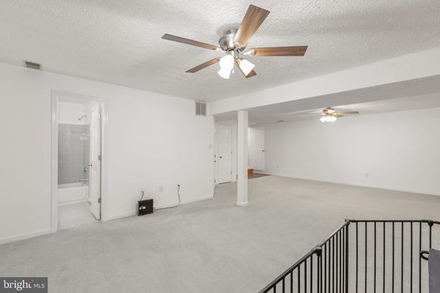 19 CANNON KNOLLS DR, Fredericksburg, VA 22406