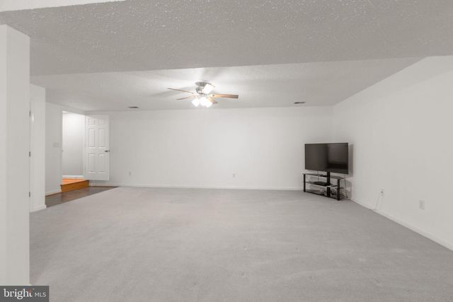 19 CANNON KNOLLS DR, Fredericksburg, VA 22406