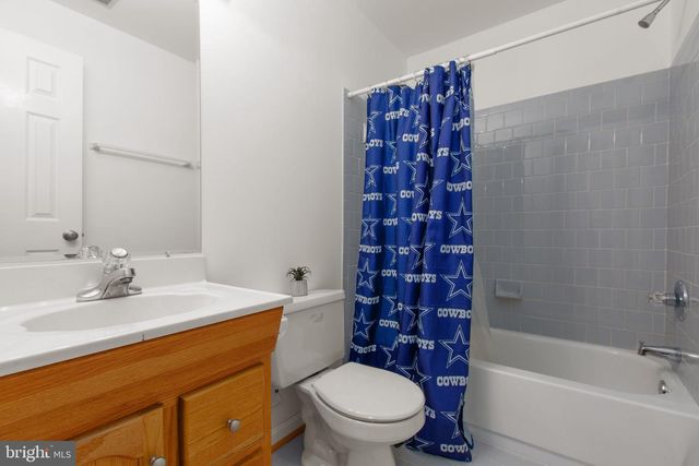 19 CANNON KNOLLS DR, Fredericksburg, VA 22406
