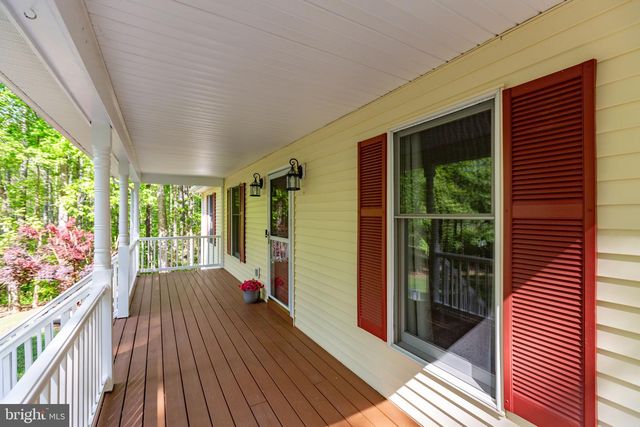 19 CANNON KNOLLS DR, Fredericksburg, VA 22406