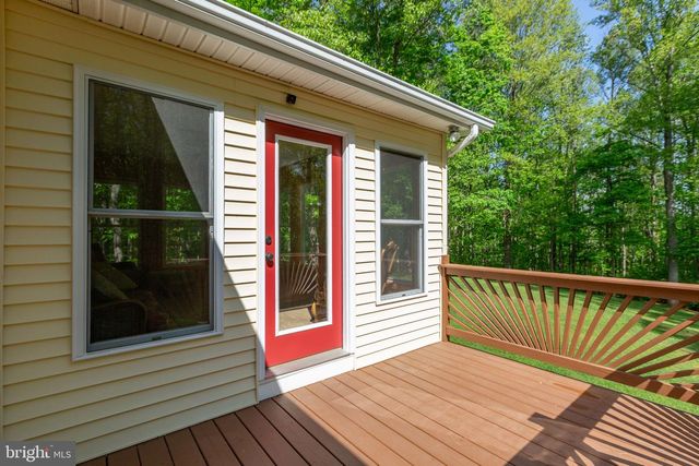 19 CANNON KNOLLS DR, Fredericksburg, VA 22406