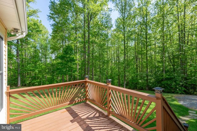 19 CANNON KNOLLS DR, Fredericksburg, VA 22406