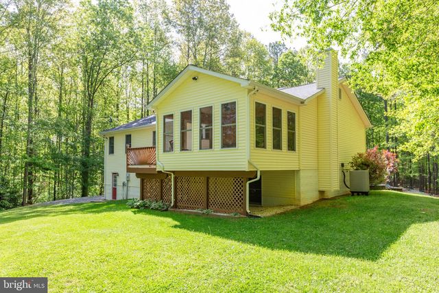 19 CANNON KNOLLS DR, Fredericksburg, VA 22406