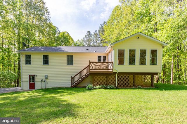 19 CANNON KNOLLS DR, Fredericksburg, VA 22406