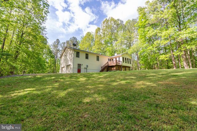 19 CANNON KNOLLS DR, Fredericksburg, VA 22406