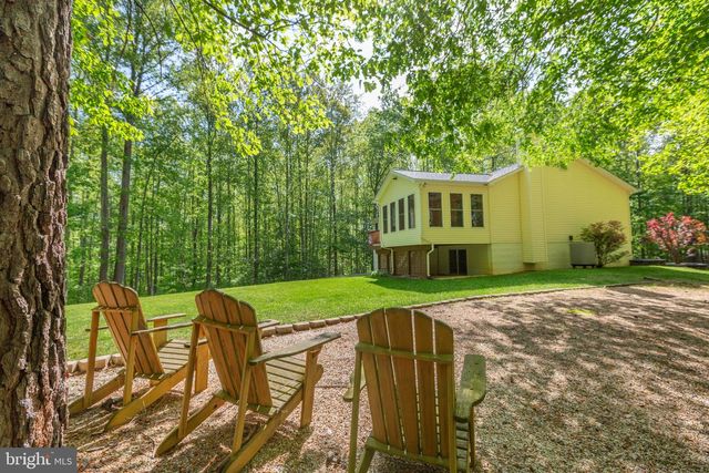 19 CANNON KNOLLS DR, Fredericksburg, VA 22406
