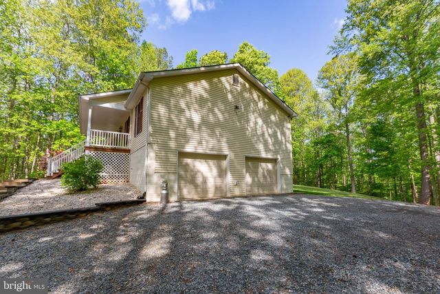 19 CANNON KNOLLS DR, Fredericksburg, VA 22406