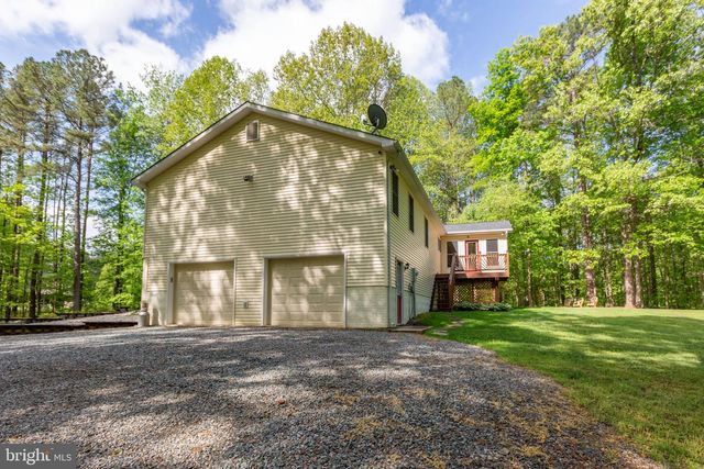 19 CANNON KNOLLS DR, Fredericksburg, VA 22406
