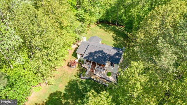 19 CANNON KNOLLS DR, Fredericksburg, VA 22406