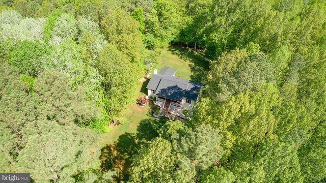 19 CANNON KNOLLS DR, Fredericksburg, VA 22406
