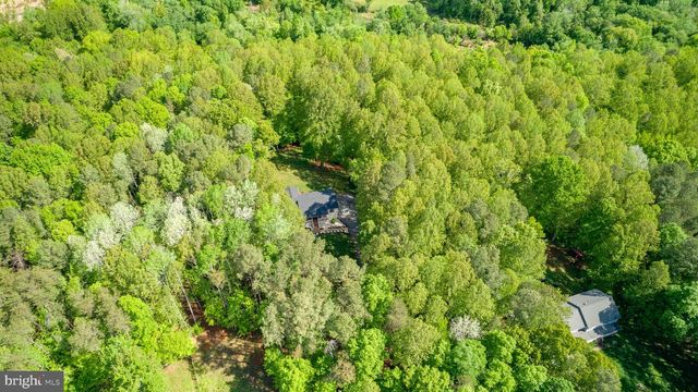 19 CANNON KNOLLS DR, Fredericksburg, VA 22406