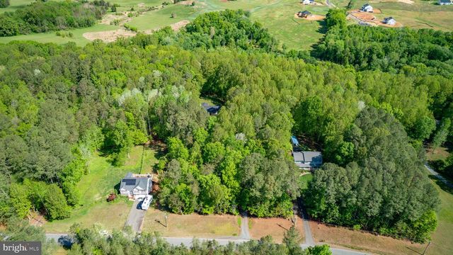 19 CANNON KNOLLS DR, Fredericksburg, VA 22406