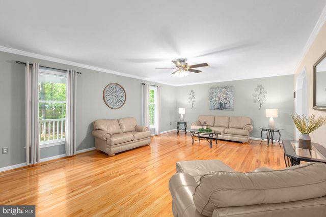 19 CANNON KNOLLS DR, Fredericksburg, VA 22406