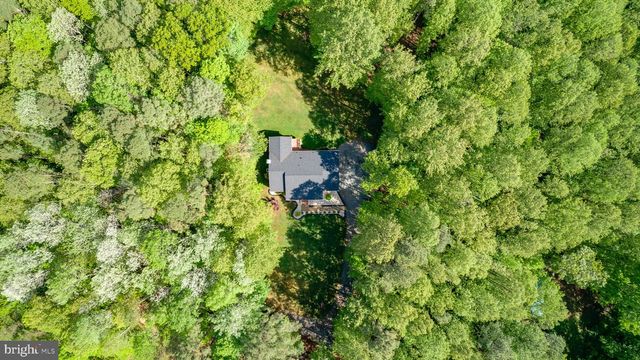 19 CANNON KNOLLS DR, Fredericksburg, VA 22406