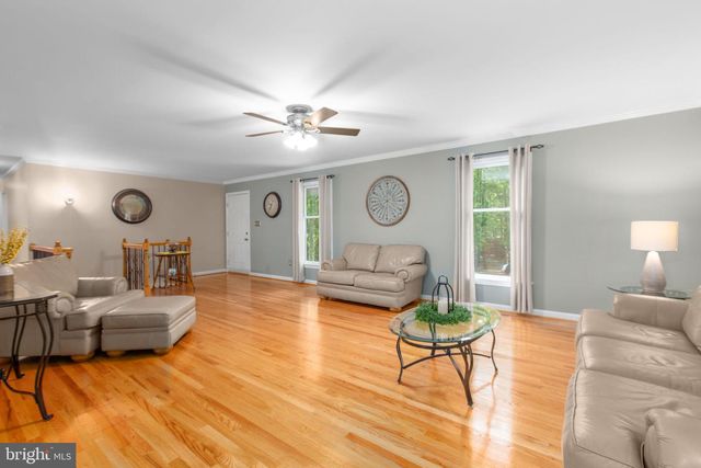 19 CANNON KNOLLS DR, Fredericksburg, VA 22406