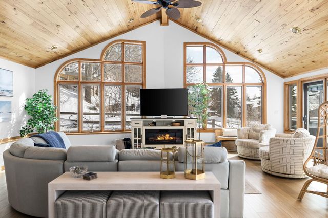 3142 Crystal Drive, Lake Twp, MI 49612