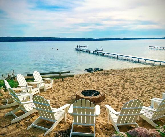 3142 Crystal Drive, Lake Twp, MI 49612