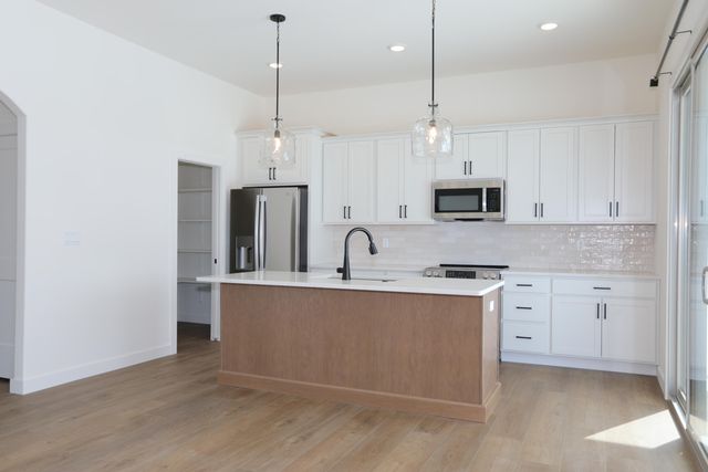 4512 ESTACADA DR, Columbia, MO 65201