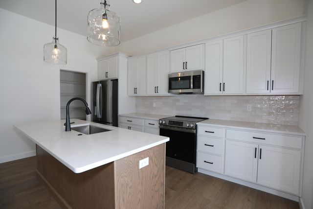 4512 ESTACADA DR, Columbia, MO 65201