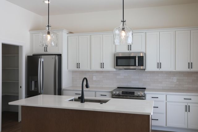 4512 ESTACADA DR, Columbia, MO 65201