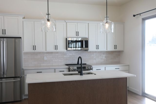 4512 ESTACADA DR, Columbia, MO 65201