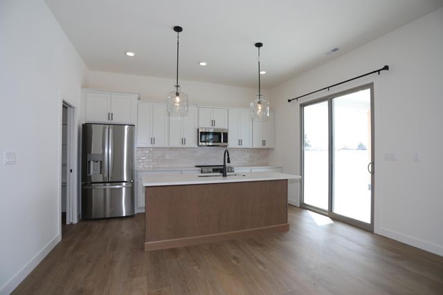 4512 ESTACADA DR, Columbia, MO 65201